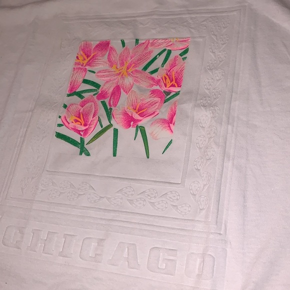 Vintage Style White Floral Embossed Frame Chicago T Shirt Delta L - Picture 5 of 5